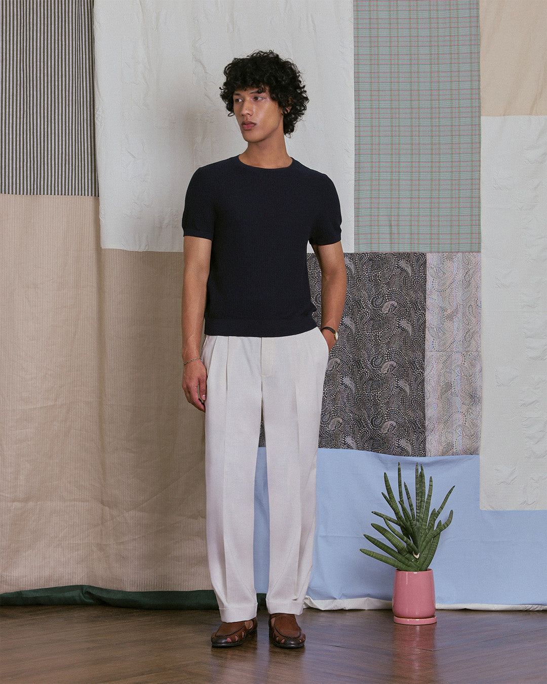 CREW NECK KNIT TEE in NAVY