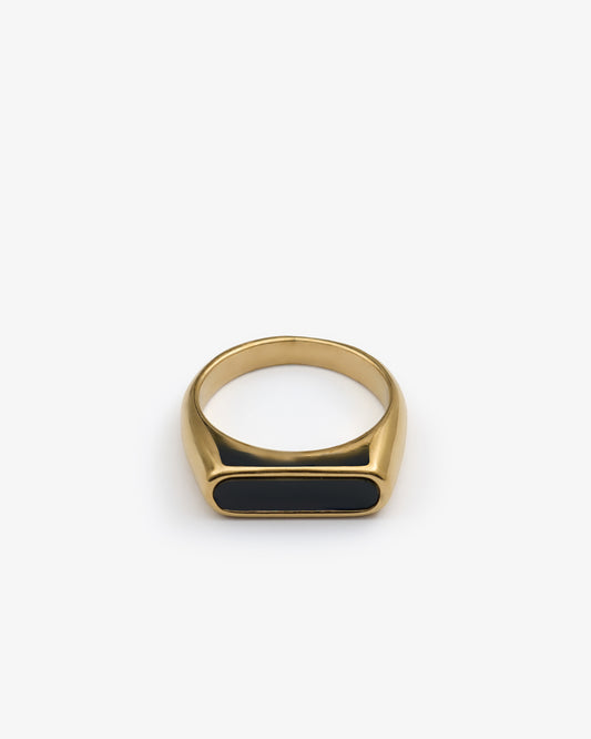 Onyx gold Rounded Signet Ring