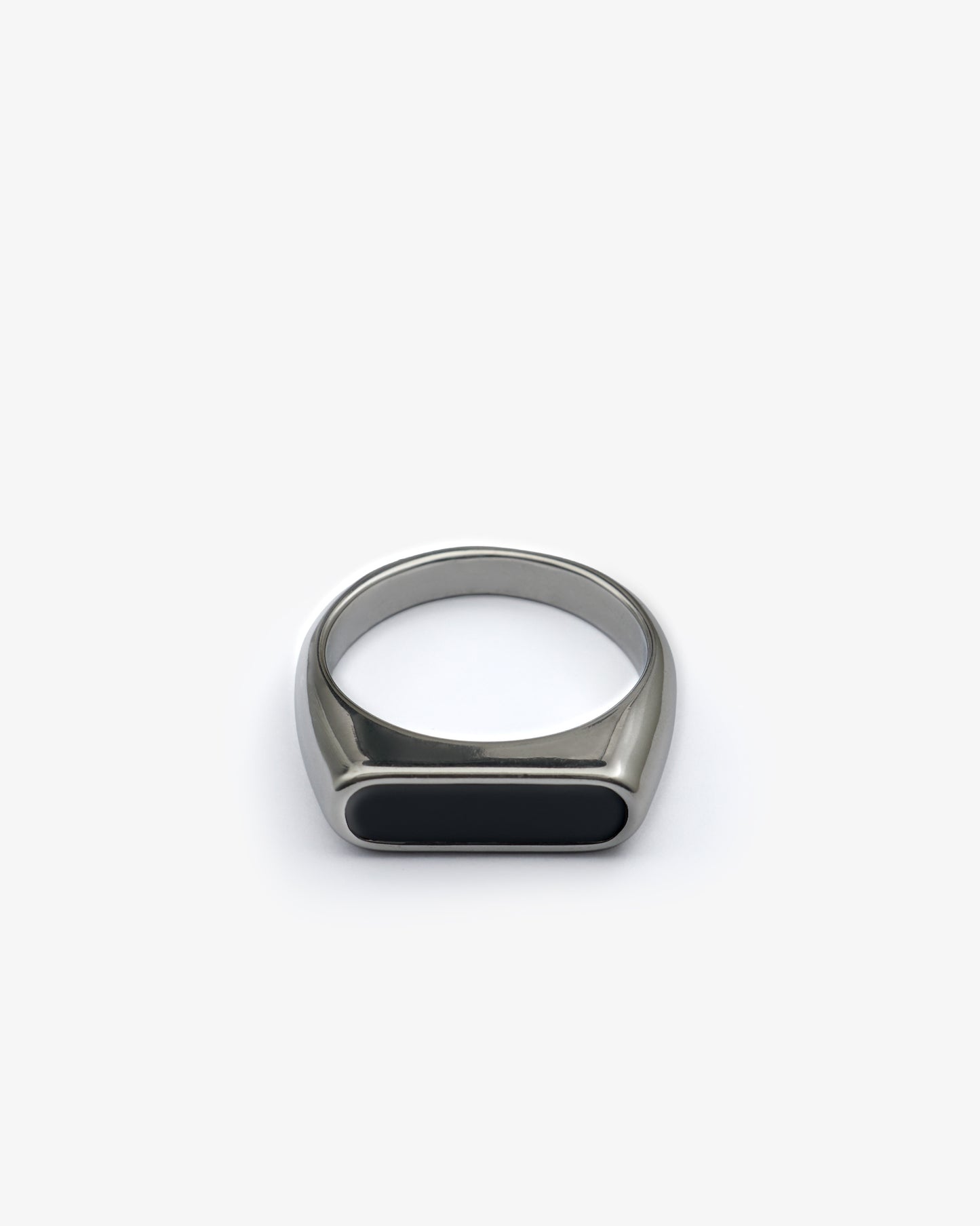 ONYX SILVER ROUND SIGNET RING